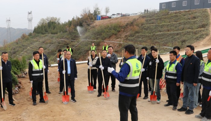 同心共繪生態(tài)圖丨甘肅建投生態(tài)公司多支部聯合開展秋季植樹行..
